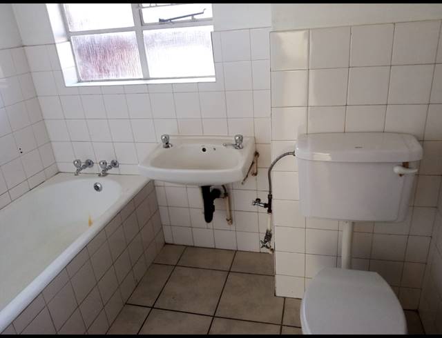 1 BEDROOM SECTIONAL TITLE FOR SALE IN PARKDENE